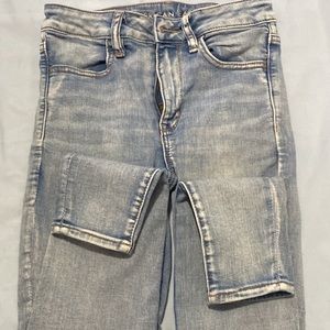 American Eagle Super Skinny Jeans. Size 6S.
